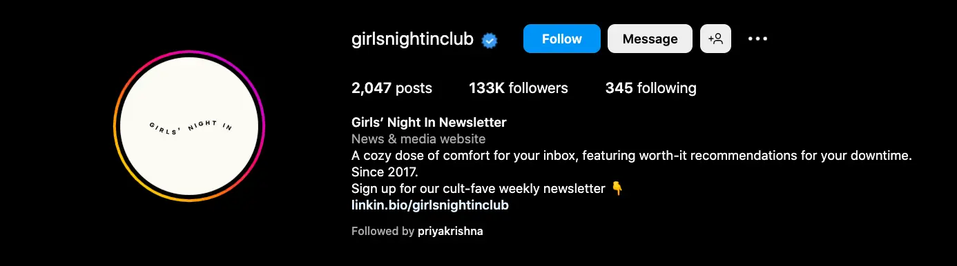 An Instagram bio with a strong CTA that encourages viewers to sign up for an email list